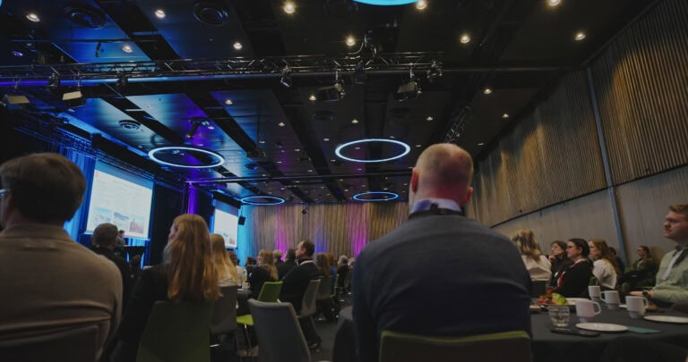 Deltakere på et nettverksmøte i Hjerterom for byrom, med fokus på innovasjon og samarbeid.