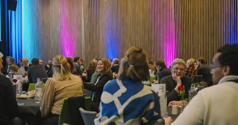 Møte i Hjerterom for byrom med engasjerte deltakere.