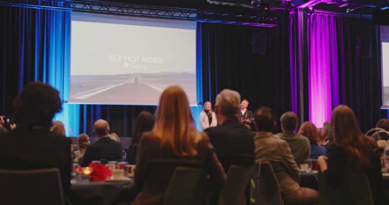 Hjerterom for byrom: Konferanse med fokus på byrom og byutvikling. Deltakere diskuterer innovative l.
