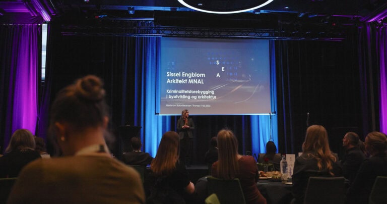 Presentasjon på konferanse om byrom og byutvikling.